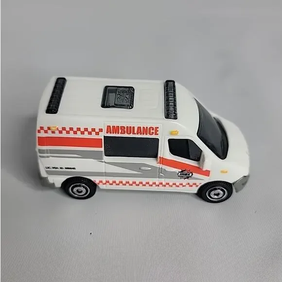 Matchbox Renault Master Ambulance Emergency Van White Diecast‎ 2011