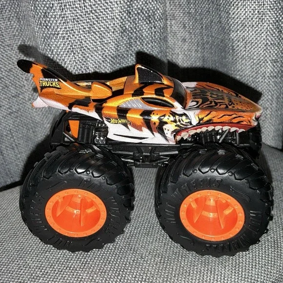 HOT WHEELS MONSTER TRUCKS TIGER SHARK ORANGE & BLACK 1:64 DIECAST 3 3/4