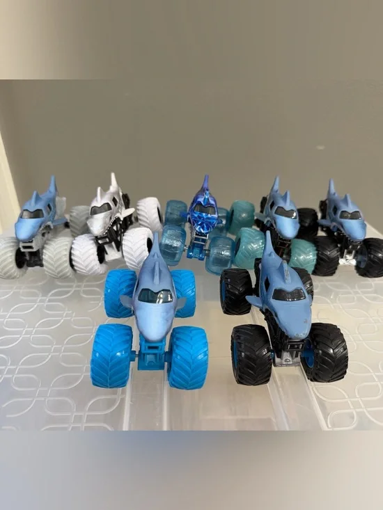 Monster Jam Megalodon Trucks (Bundle of 7)