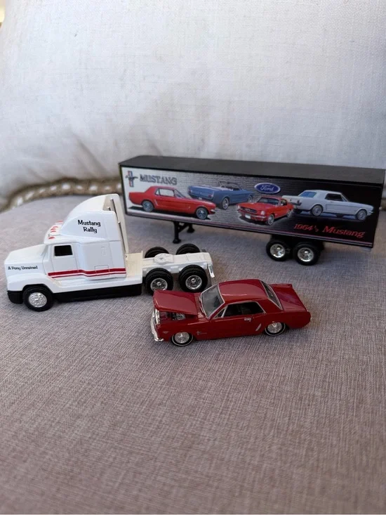 Ford Mustang Diecast Car Hauler Set 1964½ Mustang Collector Display