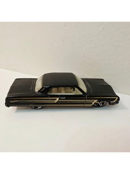 Hot Wheels Muscle Mania 1964 Chevy Impala 2-Door Hardtop Black/Gold
