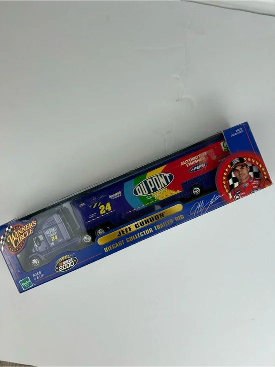 Winner's Circle Jeff Gordon #24 DuPont NASCAR 2000 1:64 Diecast Trailer Rig New