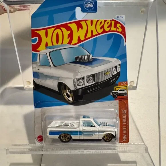 Hot Wheels Custom /72 Chevy Luv 
