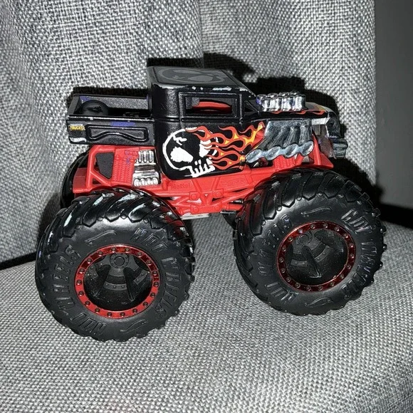 Hot Wheels Monster Jam Truck 1:64 Bone Shaker Diecast Vehicle Black Red Skull
