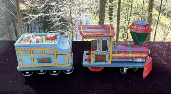 VTG Hallmark COLLECTOR SERIES TRAIN ENGINE & Car 1994 #1 & 2 No Box EUC -LO10