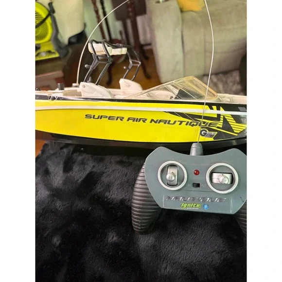 Untested Ignite Super Air Nautique G21 RC Boat Yellow Black with Remote