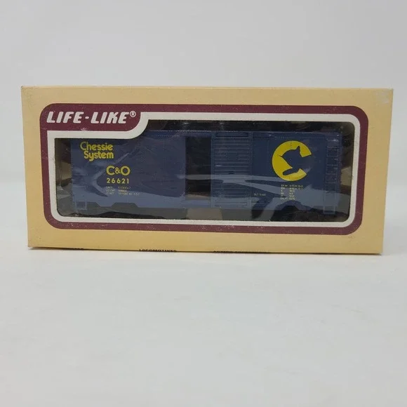 NIB Life-Like 8476 HO Box Car w/ Sliding Door Chessie System C&O  (NEW IN BOX)