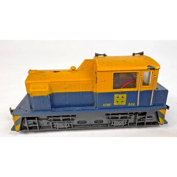 Santa Fe ATSF Switcher Diesel Locomotive 332 HO Scale Railroad Engine Untested