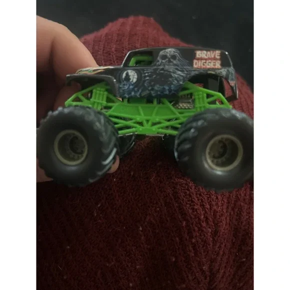 Monster Jam Grave Digger Monster‎ Truck Black Green Diecast 1:64 Scale Toy Car