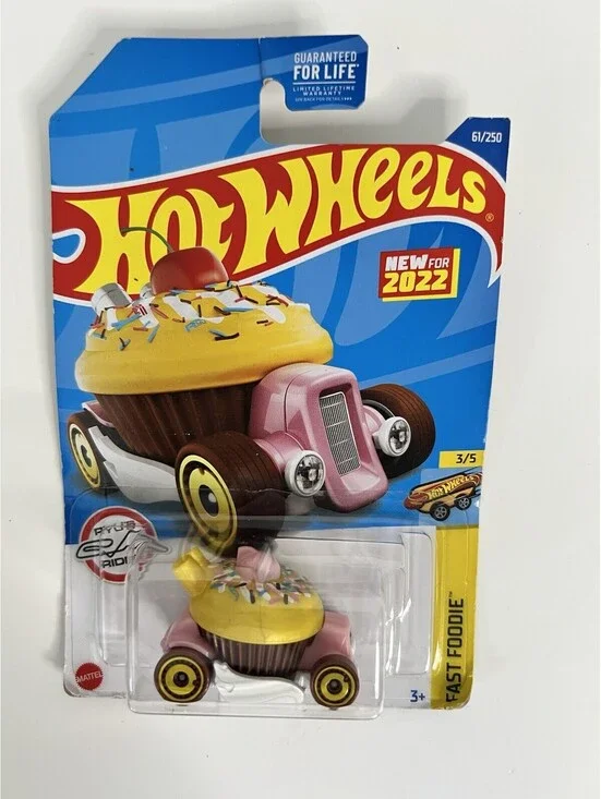 Hot Wheels Sweet Driver Cupcake (2021) Fast Foodie 3/5 Die-Cast Toy Car #61/250