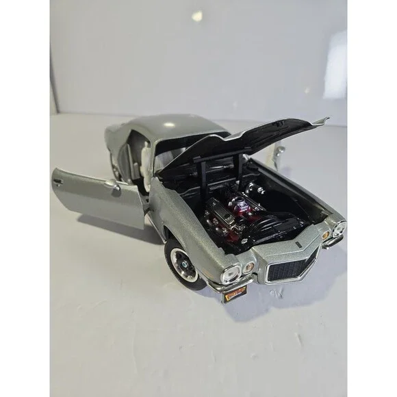 1/18 Scale Chevrolet Camaro Z28 - Fast Times at Ridgemont High - Silver Diecast