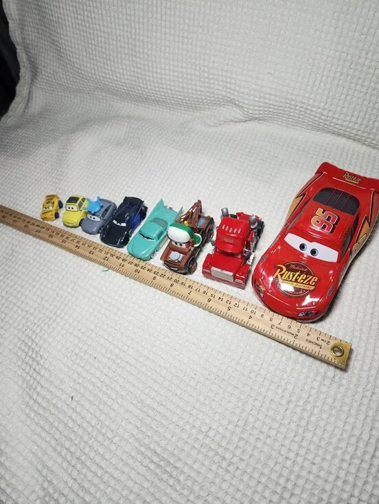 Lightning McQueen and Friends Mini Vehicle Toy Set - Some Flaws-  8 Cars
