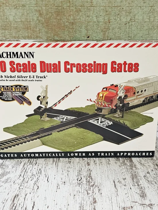 Bachmann HO Scale Dual Crossing Gates for E-Z Track 1:87 Plastic 44597