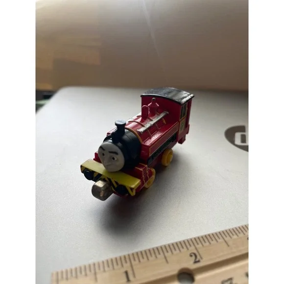 Thomas & Friends Take-n-Play Victor Die-Cast Metal Magnetic Train Engine Red