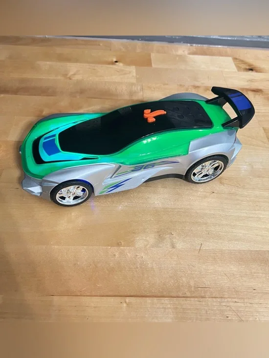 Hot Wheels Color Crashers Gazella R Vehicle Light and Sound Race Car