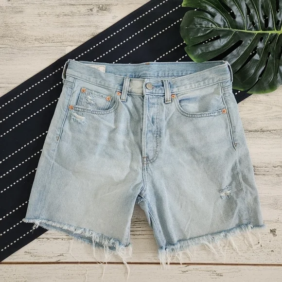 Gap Boyfriend Mid Rise Jean Denim Long Shorts Light Wash Size 26/2