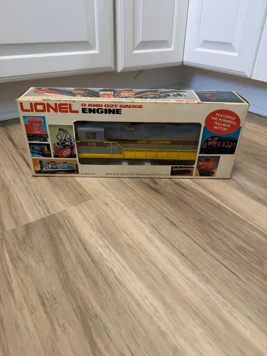 Lionel 6-8759 O Gauge Erie Lackawanna GP-9 Diesel Locomotive #8759