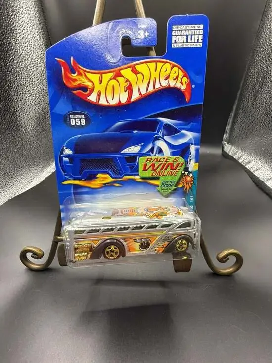 2002 Hot Wheels Spares 'N Strikes Surfin' School Bus #059 Die-cast Metal Vehicle