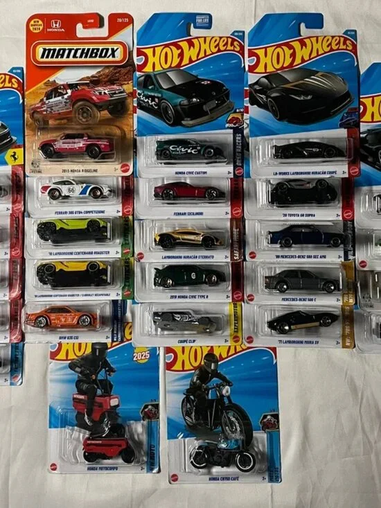 26 hot wheels cars / ready to use