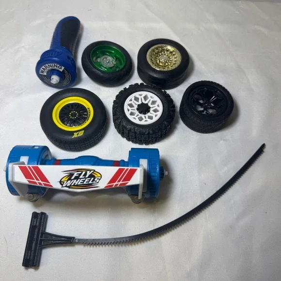 Jakks Pacific Fly Wheels Launcher Lot w/ 5 Performance Stunt Tires and Rip Cord