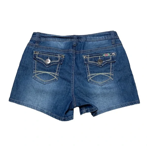 Jean Shorts Women’s 12 Blue Medium Wash Denim Casual Mid Rise Five Pocket Bottom