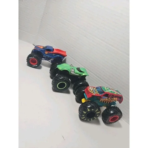 Hot Wheels Monster Jam Truck HW Demo Derby 1:64 Diecast Truck Superman Twin Mill