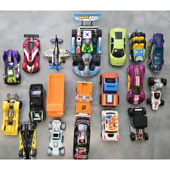 19 Hot Wheels Matchbox Diecast Vehicle Lot BMW Bone Shaker Lamborghini Trucks