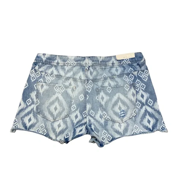 Altar’d State Jean Shorts Women’s 26/3 Light Wash Bleached Diamond Printed Denim