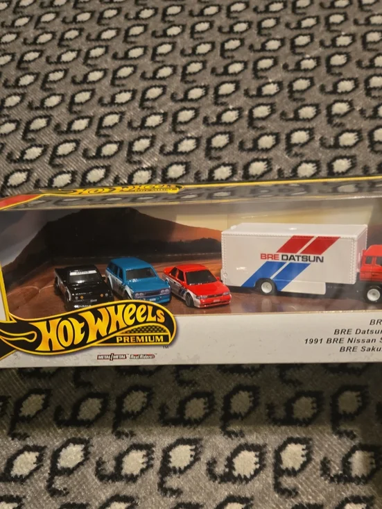 Hot Wheels Premium BRE Datsun Collector Display Set
