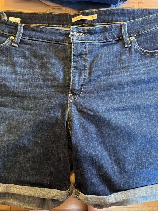 Levi’s Women’s Dark Blue Denim Jeans Shorts size 22