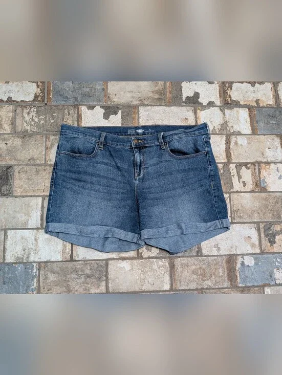 Old Navy Medium Wash Cuffed Stretch Denim Jean Shorts - Women's Size 14