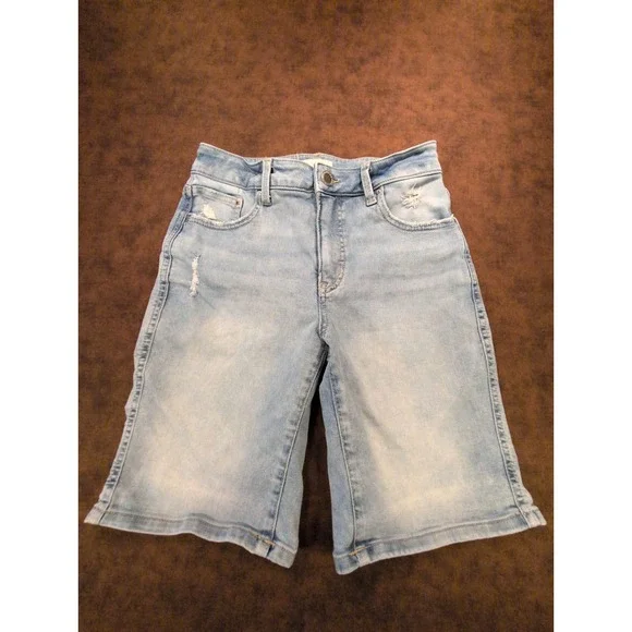 Maurices M Jeans Everflex Light Wash Distressed High Rise Bermuda Shorts Size 6