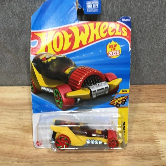 Hot Wheels Toy Car 2025 Fast Foodie Hot Wheengs 197/250 1:64 Yellow Red