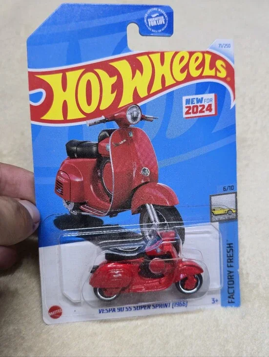 2024 Hot Wheels HXP89 Basic Car Vespa 90 SS Super Sprint 1966