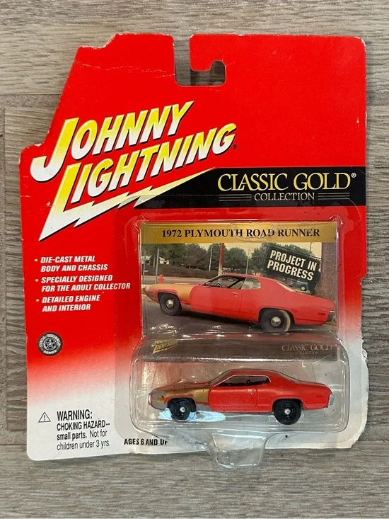 VTG Johnny Lightning Classic Gold Collection “1972 Plymouth Roadrunner” Red