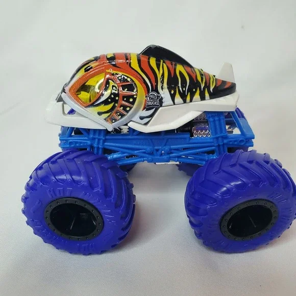 Hot‎ Wheels Monster Trucks Stripes Earned  Piran Ahhhh White Blue