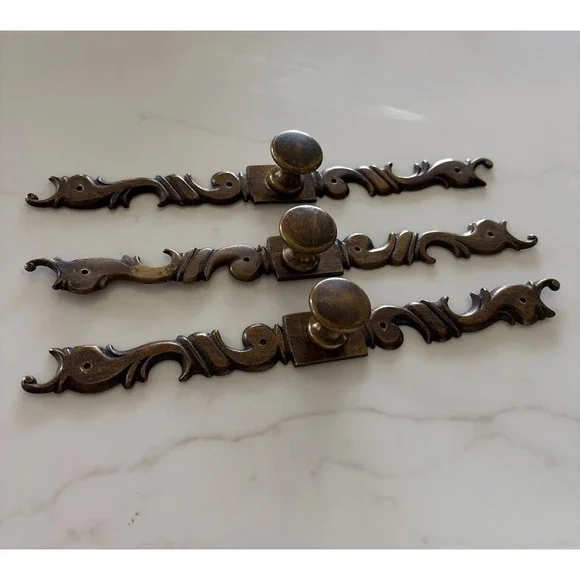 3 Vintage Brass Kindle Furniture Knobs & Back Plates Cabinet Door Drawer Pulls*