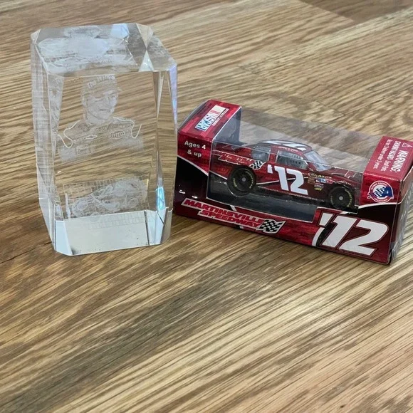 Lionel‎ NASCAR Collectibles 1:64 Scale 12 Martinsville Speedway 2012 Limited Ed