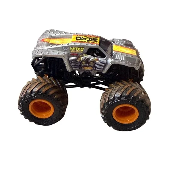 Hot Wheels Monster Jam Max-D Maximum Destruction Silver Spiked 1:64 Truck