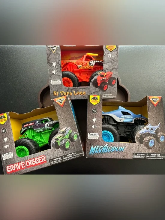 Monster Jam ~ El Toro Loco, Megalodon & Grave Digger With Lights & Sounds