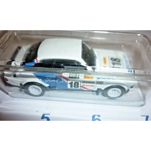 Hot Wheels Team Transport Diorama  Ford Race Team '78‎ Escort RS1800 Real Riders