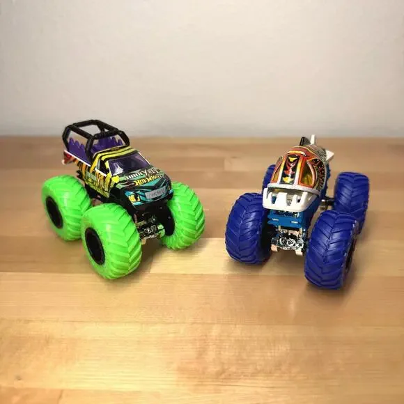 Hot‎ Wheels Monster Truck Haul Yall & Piran-Ahhhh 1:64 Monster Trucks