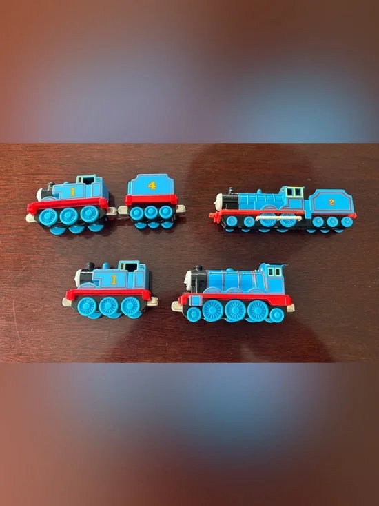Thomas & Friends Blue and Red Mini Engine Pack - 5 Pieces