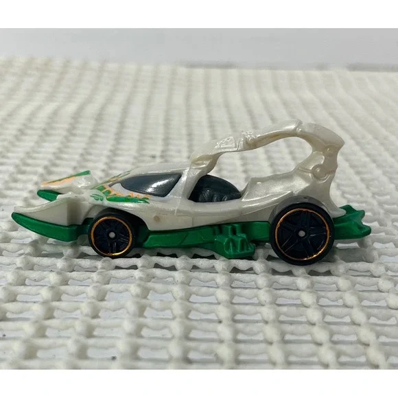 HOT WHEELS 2015 CITY SERIES‎ SCORPEDO TOY CAR