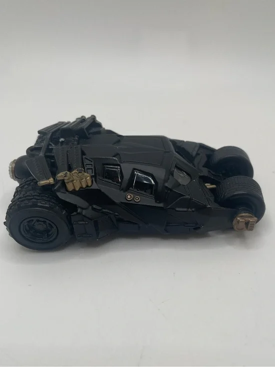 Hot Wheels Batmobile Tumbler 1:50 Scale DKL27