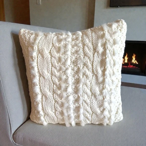 POTTERY BARN Chunky Cable Knit Faux Fur Throw Pillow Cover 24