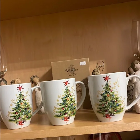 Like new Christmas Tree Mugs set of 3