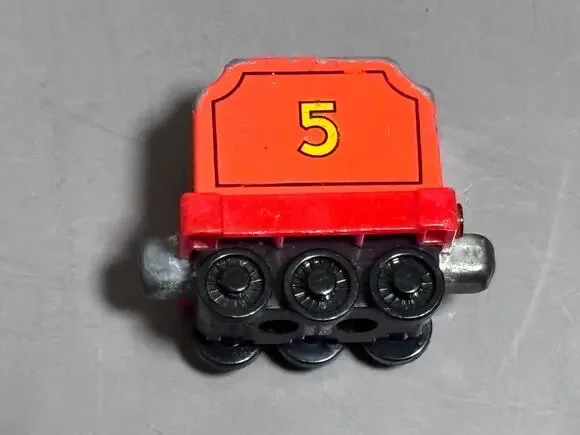 James Thomas the Tank Engine & Friends Yellow Red #5 Tender Car Diecast Magnetic