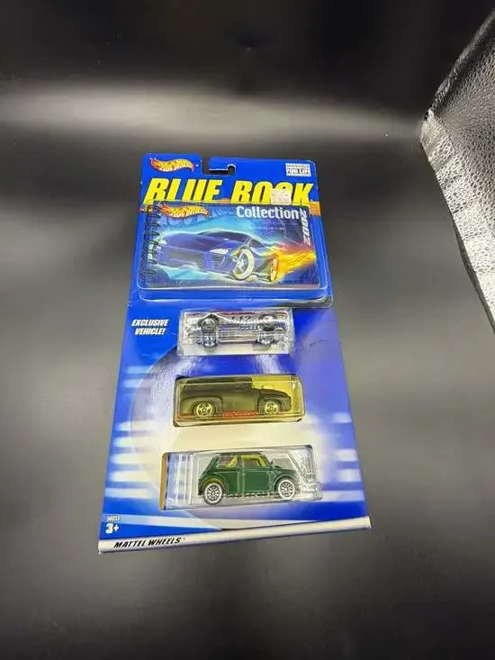 Hot Wheels 2002 Blue Book Collector's Guide Gift Set with 3 Exclusive Die-Cast V