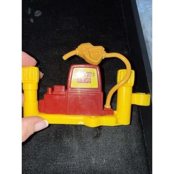 Fisher Price Little People Garage Gas Station Fuel‎ Pump Red Yellow 5366